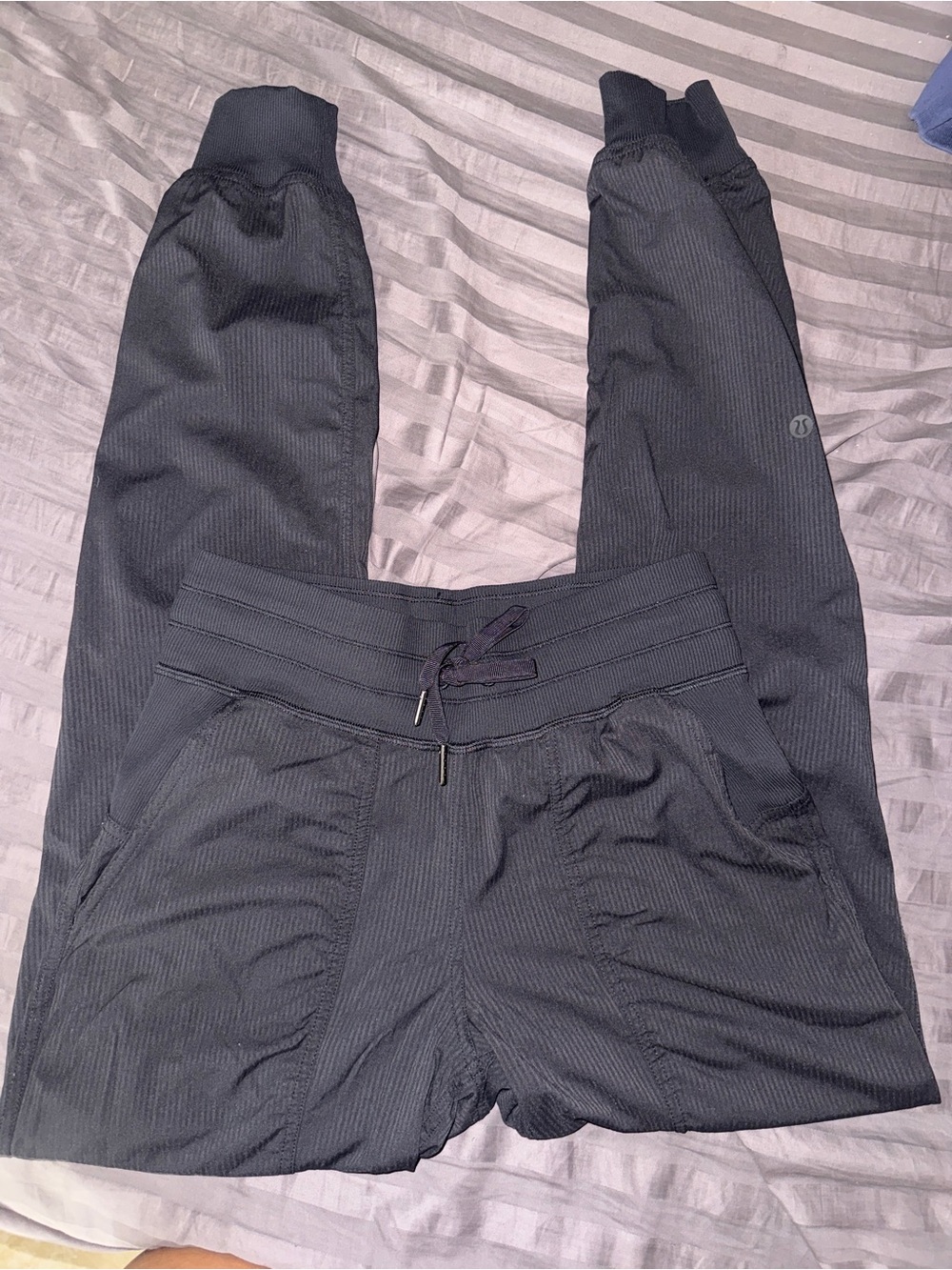 Lululemon dance studio mid rise jogger size 2 in black